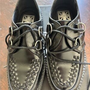 T.U.K Women's Black Leather Oxfords with Lace Detail size 8